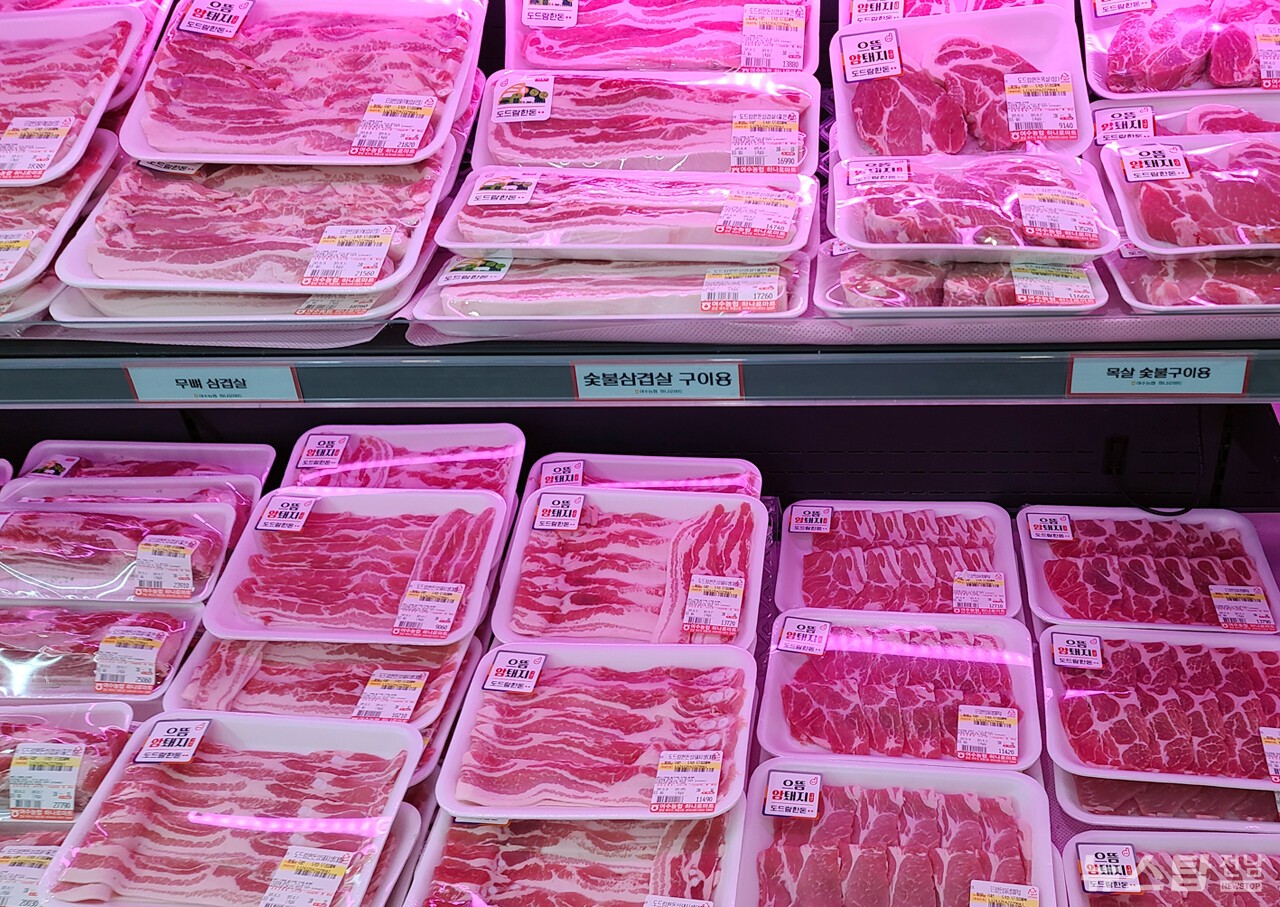 ▲ 여수의 한 마트. 일부 농어촌 주민은 식료품은 물론 생필품 사기도 쉽지 않다. /마재일 기자)