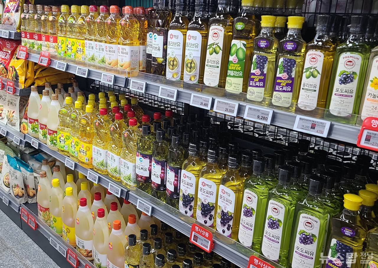 ▲ 여수의 한 마트. 일부 농어촌 주민은 식료품은 물론 생필품 사기도 쉽지 않다. /마재일 기자)